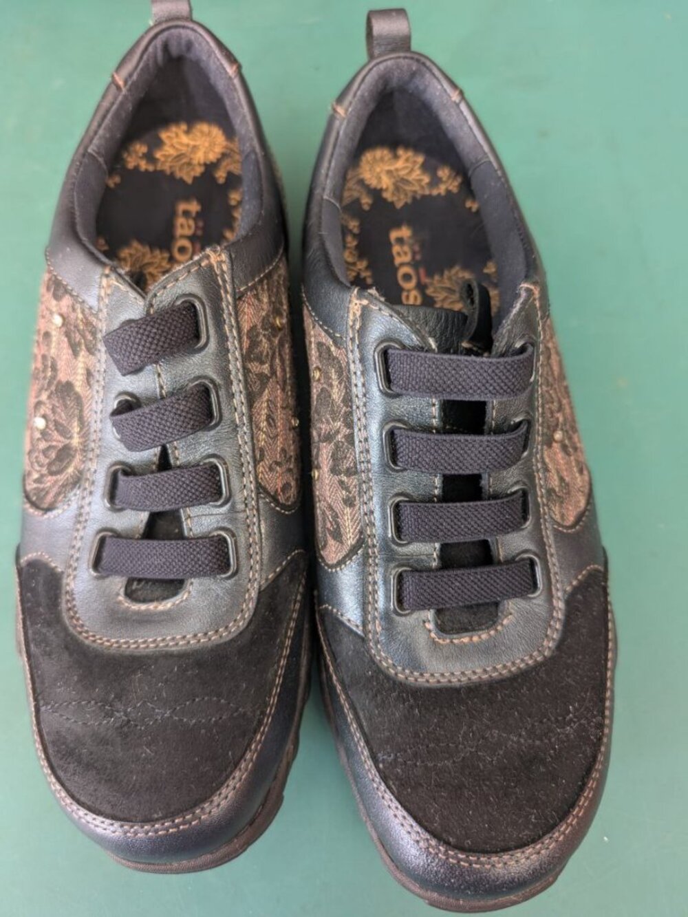 Taos Step in Time Size 6 Slip on